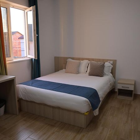 Home In Superior如家 Surčin Esterno foto