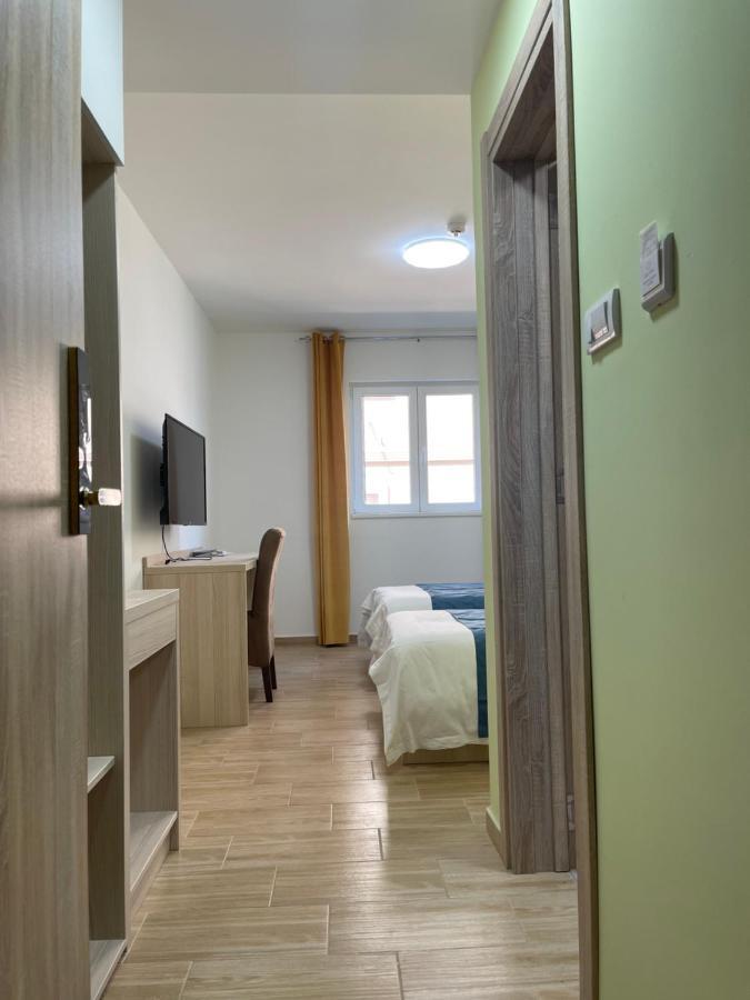 Home In Superior如家 Surčin Esterno foto